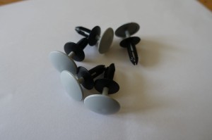 Upholstery clip - expanding pin 7mm